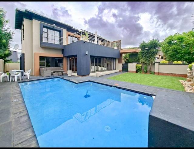 4 BEDROOM HOUSE FOR SALE IN MIDSTREAM ESTATE